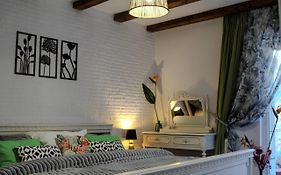 Cozy Cottage - Free Parking, Self Check-In